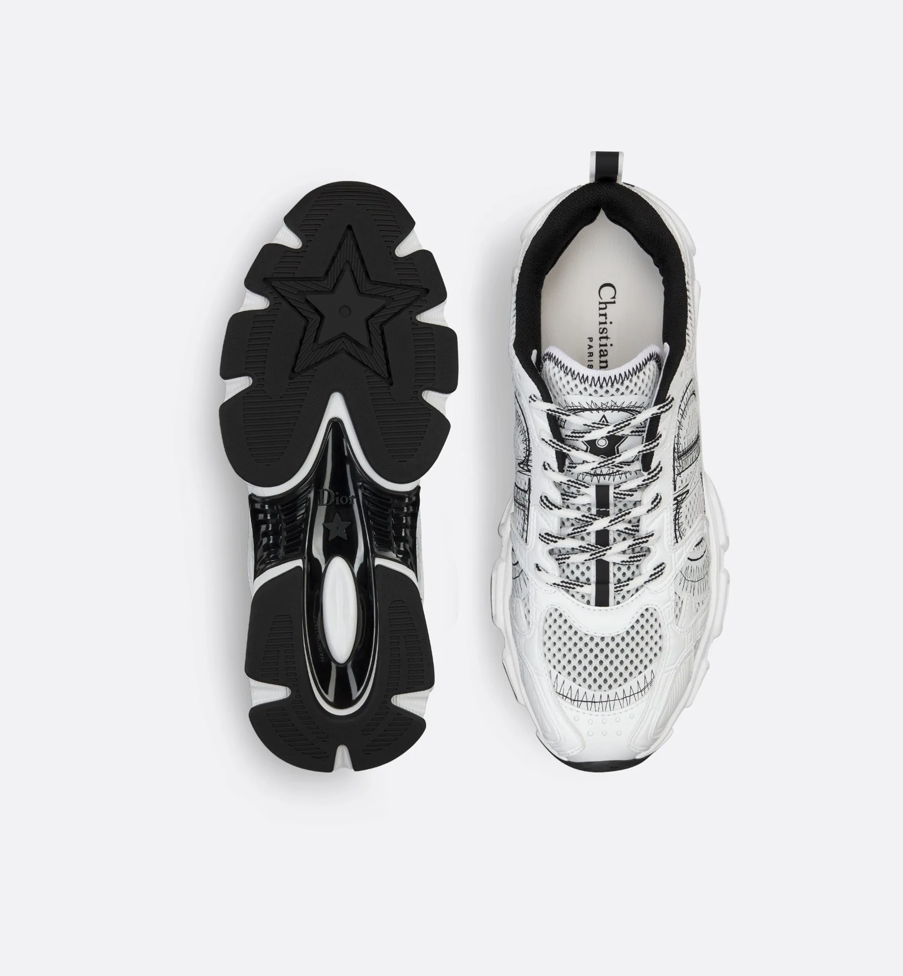👟👟Ex-factory price 560👟👟 Dior Casual Sports Shoes Dad Shoes This new Dior Chrono sports shoe autumn ready-to-wear series reinterprets running shoes with Dior's high-end style. White and black mesh fabric with leather-effect panels, CD logo on the sides, star patch on the tongue and Dior logo on the heel, many details highlight the style. Using two-color laces, lightweight soles with star decoration, it can create a casual look all year round ▪️Size: 35-40